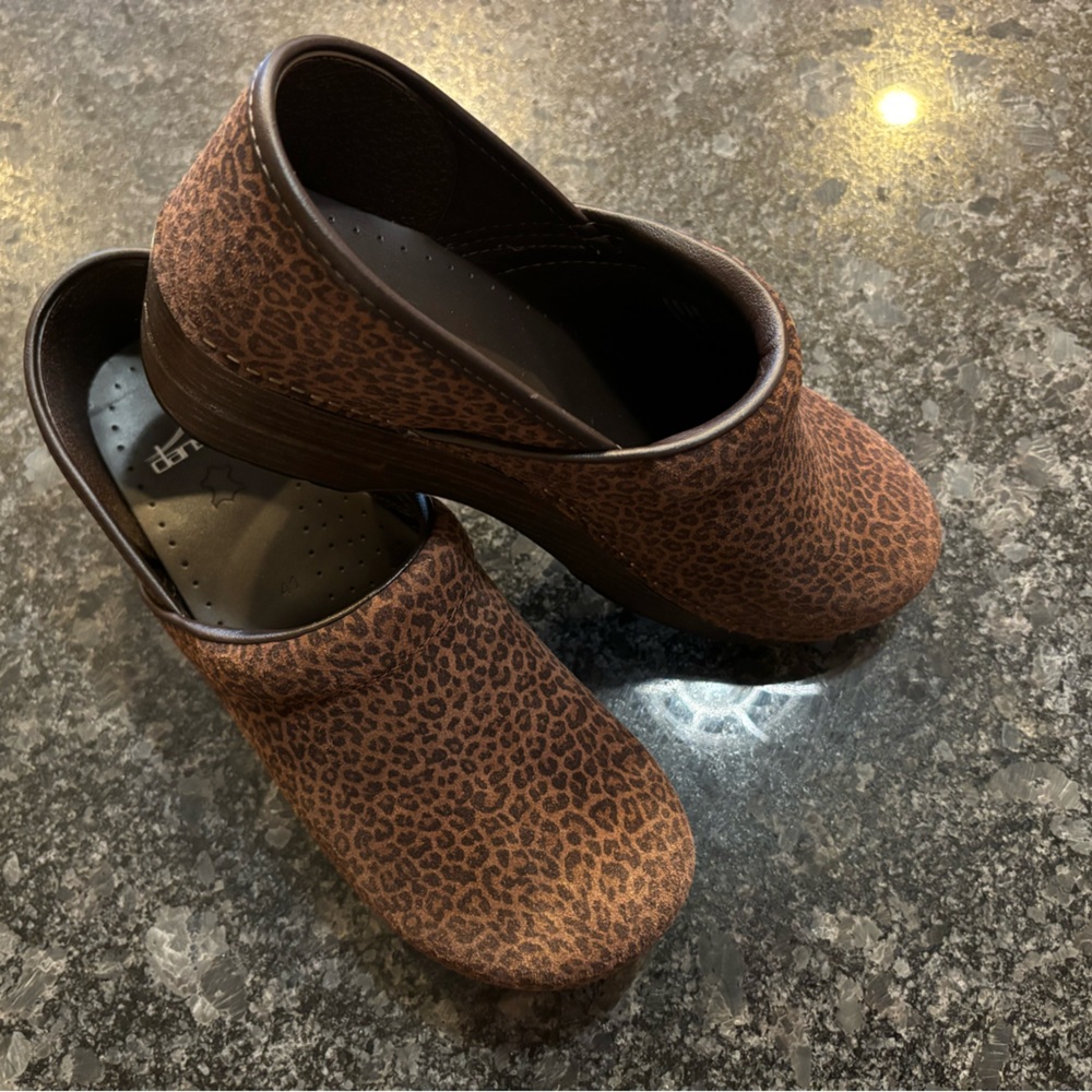 Dansko mini leopard print clogs